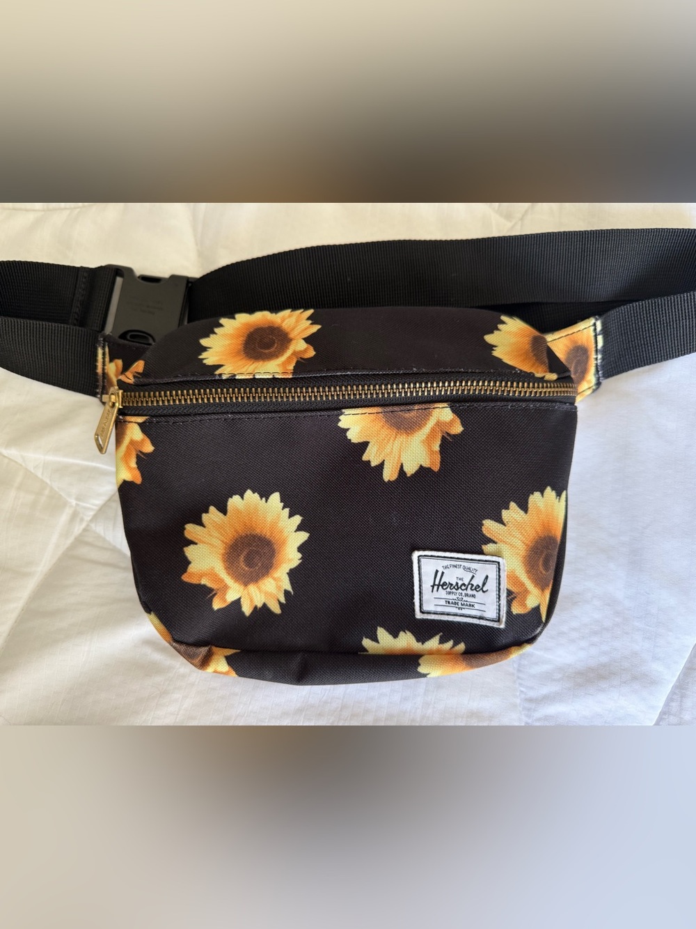 🌻 Herschel Sunflower Zipper Fanny Pack Side Bag